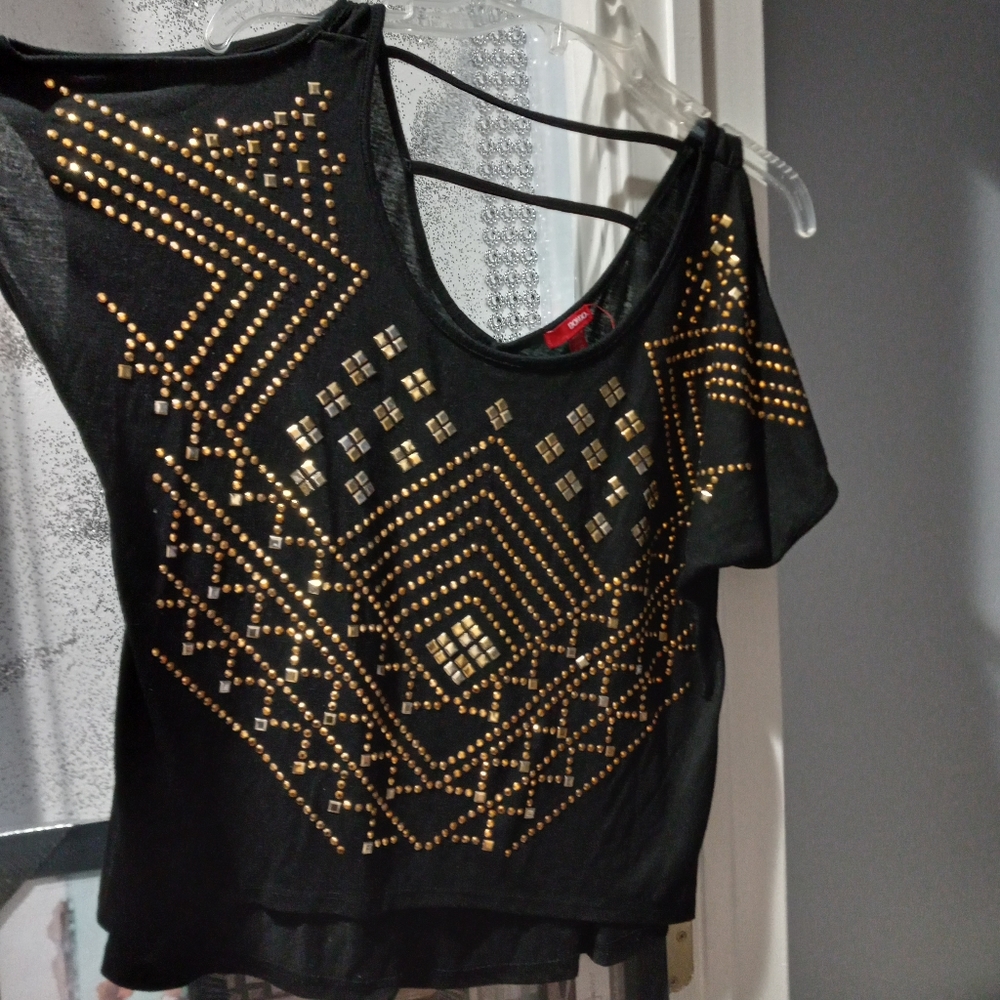 Cold shoulder shirt